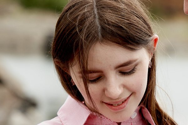 女朋友想去爬山是什么意思? 我问他愿意和我去吗？ 她问我 我说这句话这就话是什么意思 ！ 我就晕了...求助