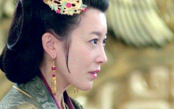 一位普通女子如何操纵朝政,辅助三位君王成为太上皇,成为历史著名悍后?