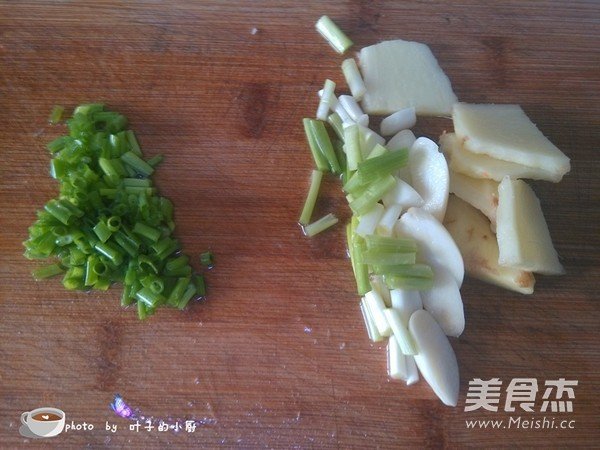 土豆萝卜炖排骨汤的做法