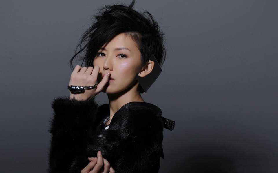 我曾奋不顾身的爱上一个人是哪首歌