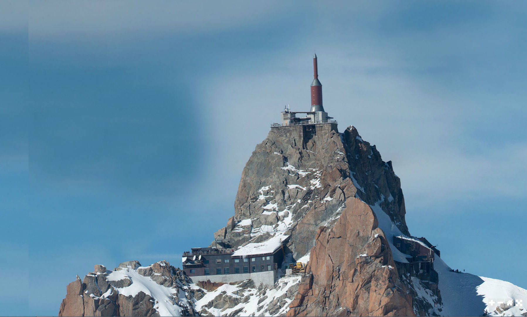 阿尔卑斯山脉的最高峰是？