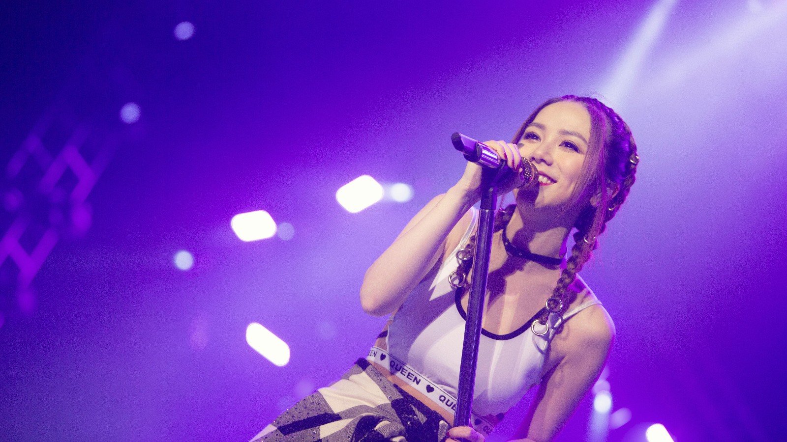 为什么那么多人对邓紫棋由粉转黑?