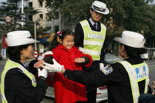 可敬可亲的意思