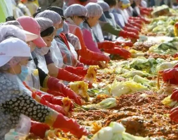 韩媒称白菜价格“坐上火箭”，中国产泡菜成了救兵，韩国有多依赖中国制造？