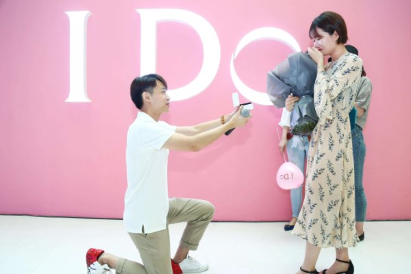 四川一女子拒绝同事表白，遭信息和视频辱骂，遇到这种事该如何维权？