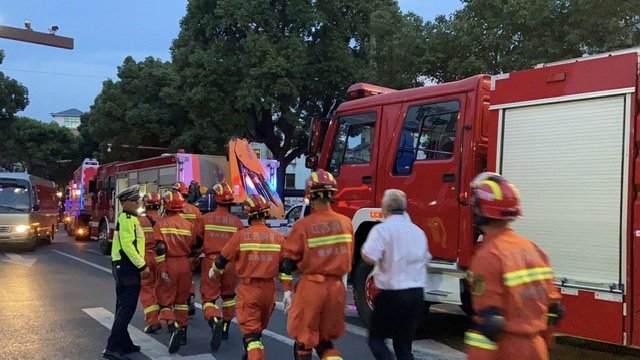 据知情人说，苏州坍塌酒店墙体3年前已现裂缝，当时为什么没有被修复？