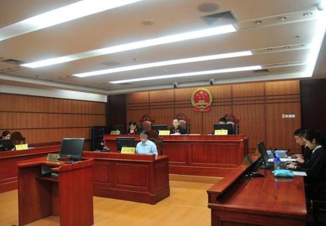 2死6伤，四川女司机开车疯狂冲撞人群，警方通报来了，发生了什么？