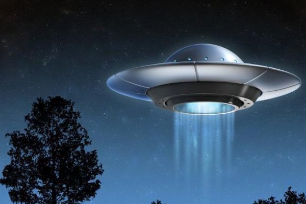 UFO现身美编队上空视频和图片曝光，真的有“UFO”存在吗？