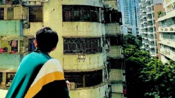 王源晒校服照官宣新剧《灿烂!灿烂!》，照片中透露出了怎样的青春气息？