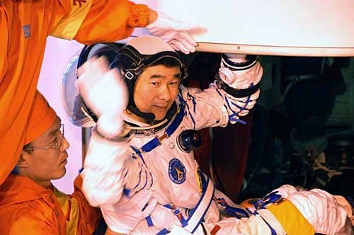 航天员刘伯明年龄