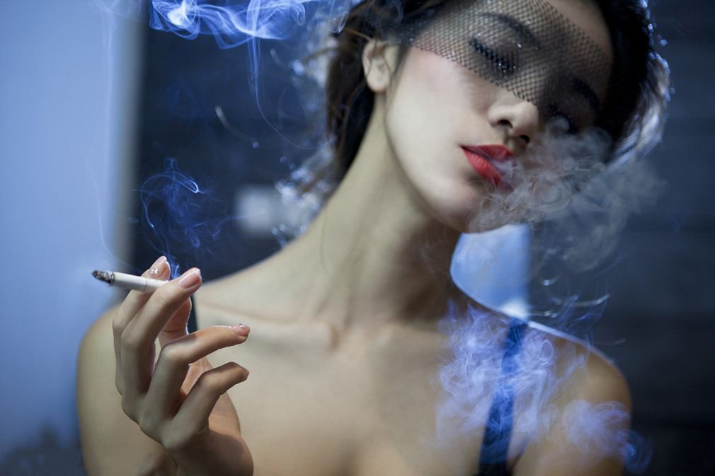 下面图片来自电影《夜店北京1》，希望帮忙找彩色的