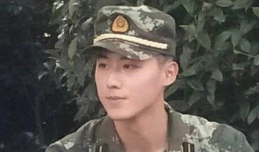 湖北网红小伙加入海军陆战队,你如何看待他的选择?