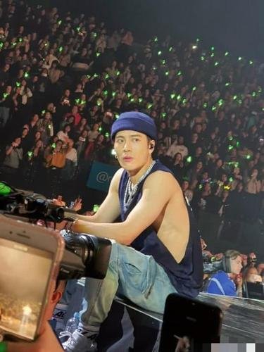 科切拉音乐节王嘉尔舞台表演登上世趋第一，对他本人来说意味着什么？