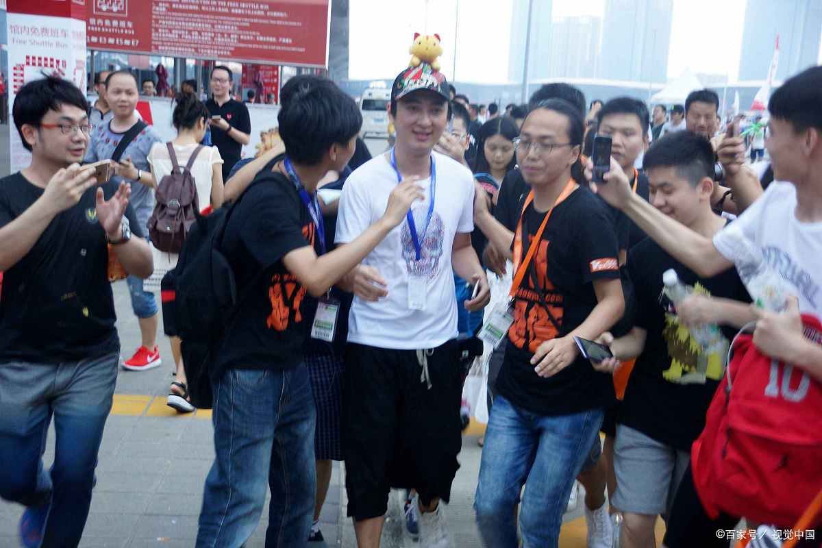 大家对王思聪已退出万达集团董事职务这件事怎么看，此举将产生哪些影响？