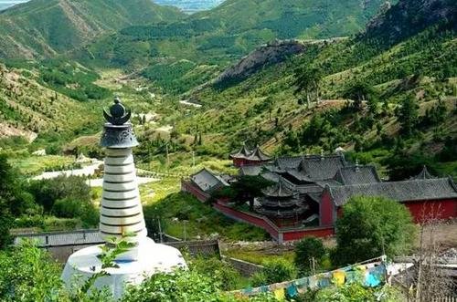 上完20天班又是小长假，这次的小长假是指什么？