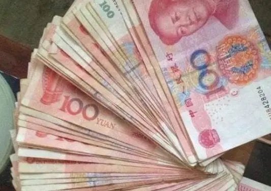 杭州一对夫妻吵架丈夫20楼扔下16000现金，这些钱是否能够被追回？