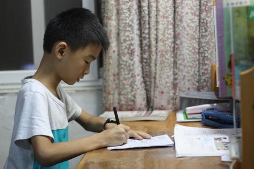 给学生减负，长沙一小学每周四不留书面作业，家长们对此事的态度是怎样的？