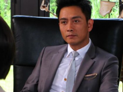 他力压张国荣拿下影帝,与妻子相恋30年零绯闻,56岁现状如何呢?