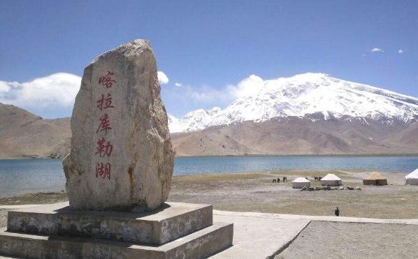 帕米尔高原神秘湖泊，相传有毒龙作祟，是真是假？