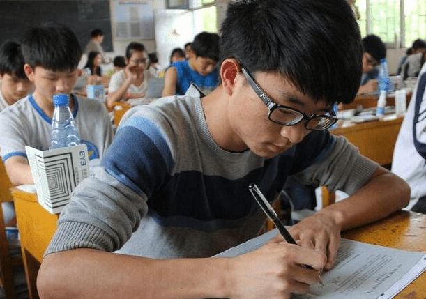 2021年高考语文落幕，各地高考作文出炉，哪个省份作文难度大？