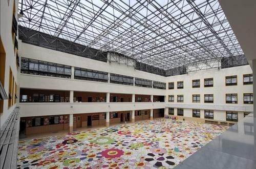 什么是全封闭学校