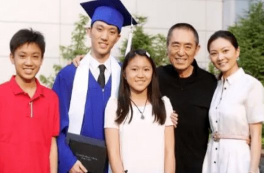 张艺谋妻子曝丈夫“自残”，究竟怎么回事？发生了什么？