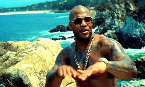 有首男的唱的英文歌曲开始是吹口哨歌词有一句是let me know后边听不清楚了，应该是最近的，求歌名