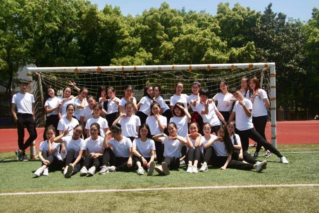 华东师大出版社数学教辅推男女版，这么做是为什么？