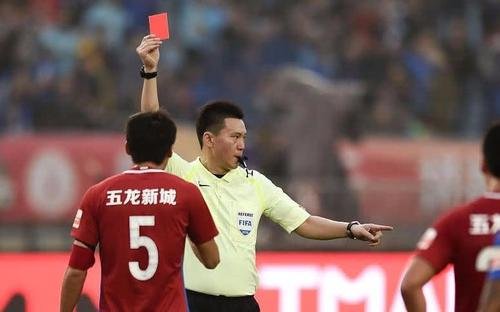 前国脚辱骂裁判被禁赛10场罚10万，足协对此事是什么态度?