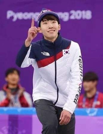 黄大宪短道1500米夺冠，韩国解说员激情解说，其表现有多出色？