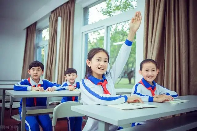 为什么现在的小学生和中学生就有谈恋爱现象？这是爱吗？