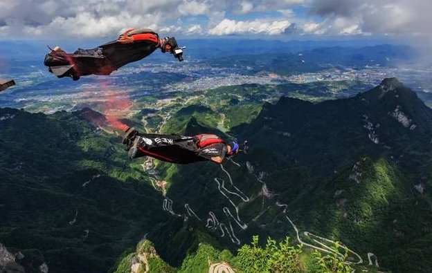 天门山翼装飞行：安安为什么没有打开降落伞