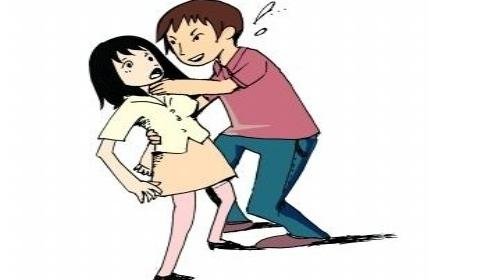 广东一男子尾随少女进居民楼强行搂抱，女生在生活中遇到此事该如何应对？