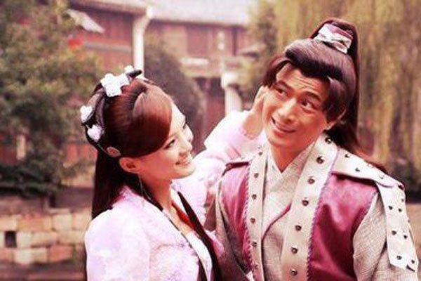 馨子现在怎么样了 顺利的就出道成名了