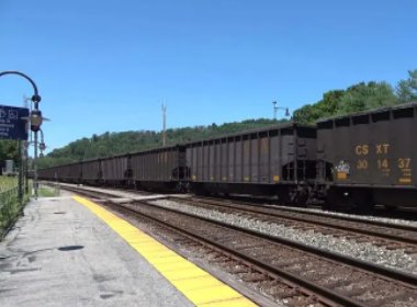 大秦线火车脱线前司机跳车，受轻伤，救援工作进行的如何？