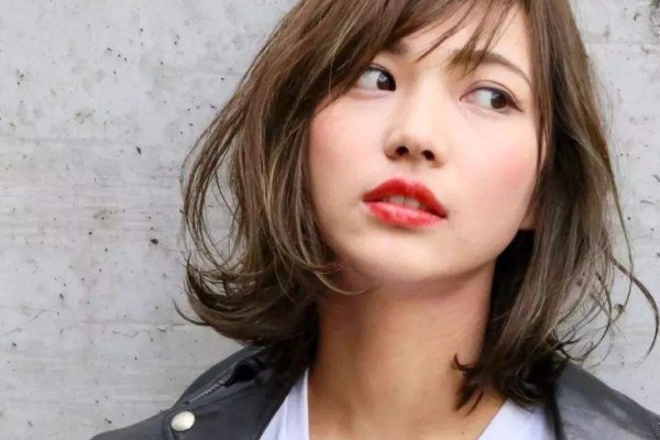 有没有那种软件是根据你脸型五官,推荐适合你的发型设计