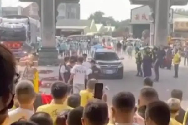 台湾一宫庙前近200人打群架，他们为什么会打架？