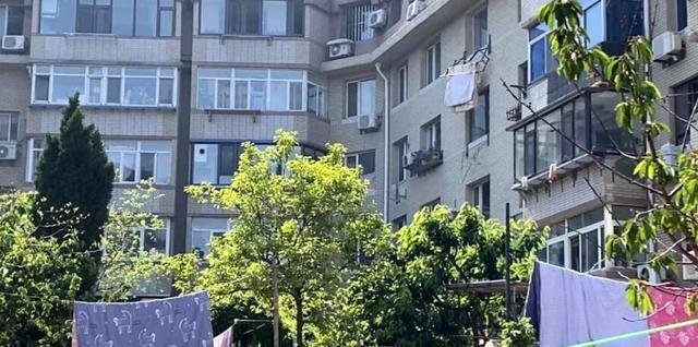 女子晒被子从五楼坠落身亡,这种意外该如何避免?