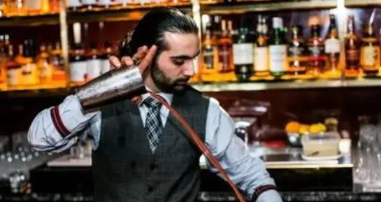 调酒师哪里可以学学费多少?