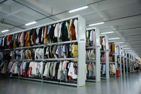 长春“共享衣橱”以租代买受年轻人青睐，“共享衣橱”你会去使用吗，为啥？