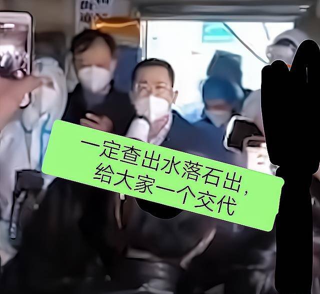 网友曝上海一居委会将物资佯装垃圾偷运，其行为是如何被发现的？