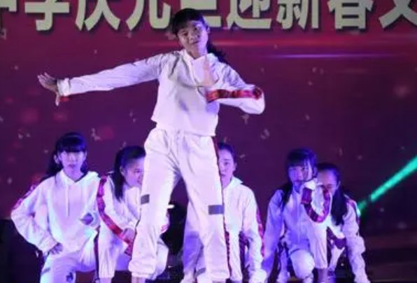 元旦晚会上有什么节目推荐？