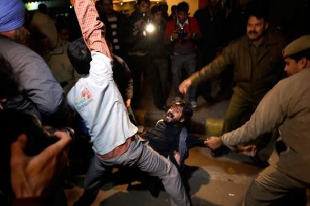 已婚男疑遭小三殴打致死，这个小三是否构成故意杀人罪？