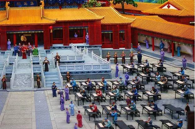 十年寒窗读书苦，一朝成名天下扬.什么意思