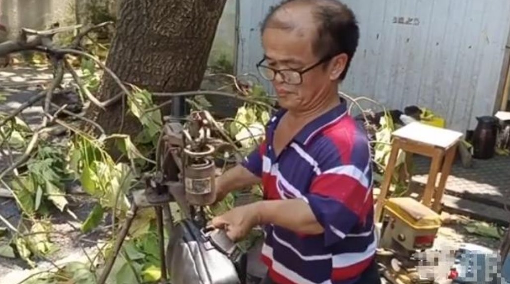 供养女考研袖珍爸爸婉拒捐款，他为何拒绝别人的善意？