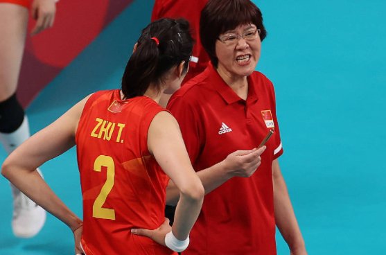 在中国女排0-3不敌土耳其队后，郎平透露朱婷存在伤病问题？