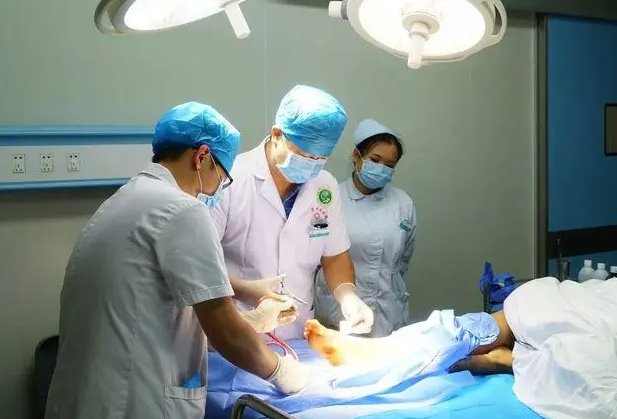13岁男孩网购异宠被咬进ICU，想要养异宠，该如何保证安全呢？