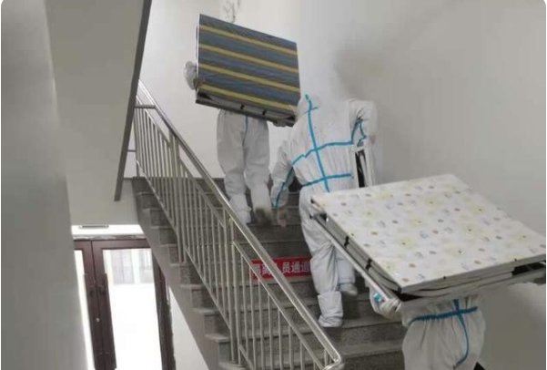 大连疫情风暴中的大学城是什么样的?