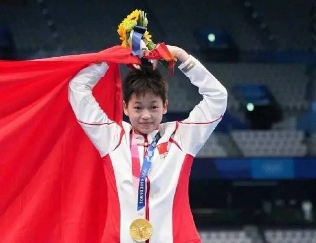 全国性活动又站C位,被邓超等明星追着求合影,全红婵的影响力有多大?