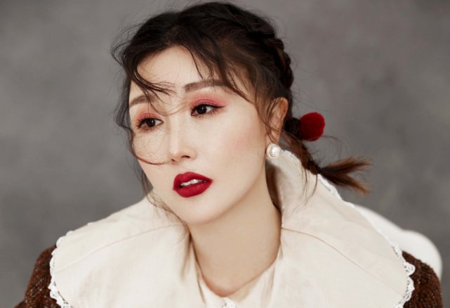 一个女声唱的歌，里面有白月光 夜未央 情惆怅 歌词是什么歌，好像是新歌